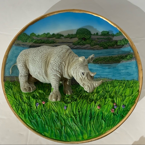 White Rhino Cadona Int. Endangered Species Statue - Picture 5 of 11